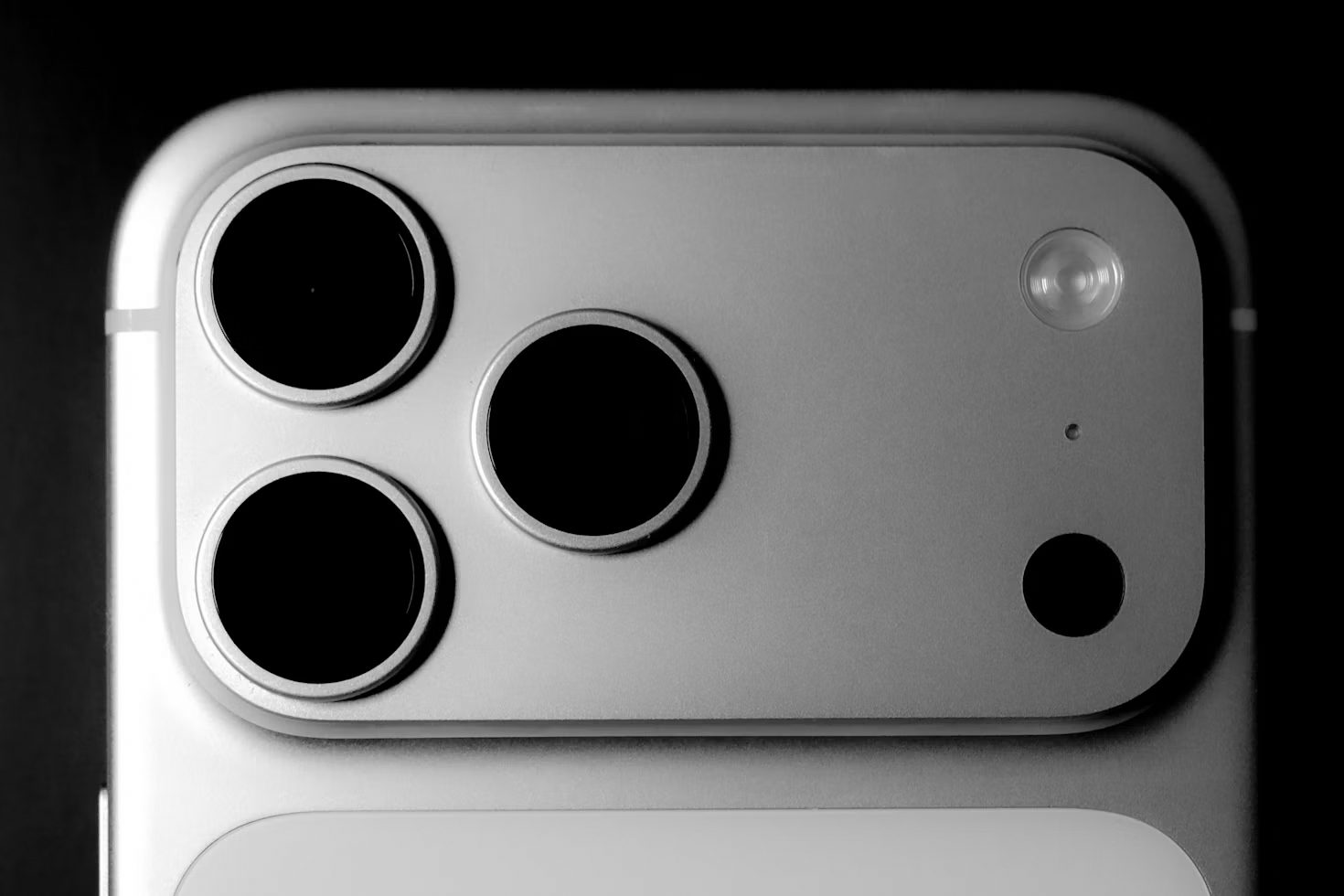 Le bloc photo d’un iPhone et ses trois objectifs